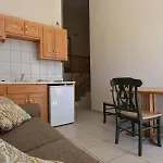 Golden Shell Apartment *