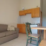 Golden Shell Apartment *